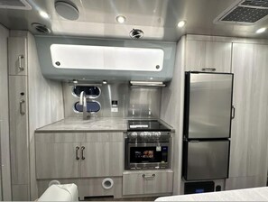 Mikroaaltouuni, uuni, liesi, astianpesukone