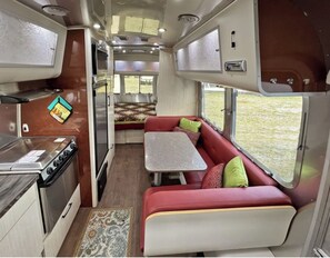 Mikrowelle, Ofen, Herdplatte, Geschirrspüler