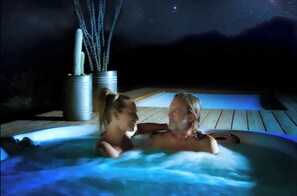Pool - ★★★★★Cozy Airstream with Hottub in Glenwood Springs MINS to downtown/ hotspirngs (Glenwood Springs)