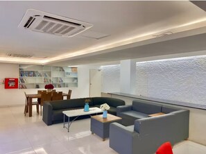 Interior - 600sqft,5 Elite Stay with Pool, Sauna and Gym in Bashundhara (Dhaka)