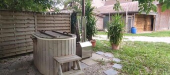 Large farmhouse with pool table, hot tub and alpaca trekking, near Bern.