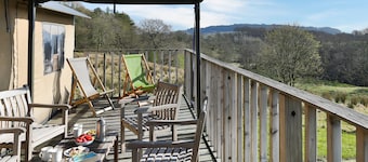 A double marketed - gh lead that sleeps 6 guests in 3 bedrooms