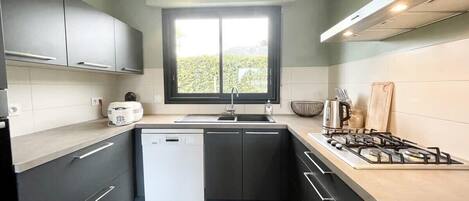 Fridge, microwave, oven, stovetop
