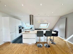 Fridge, microwave, oven, stovetop - Loft contemporain - En plein centre de Lorient (Lorient)