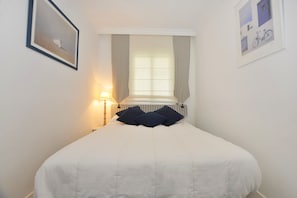 3 bedrooms, iron/ironing board, free WiFi - Apartment in Roses with Stunning Sea Views (Rosas / Roses)