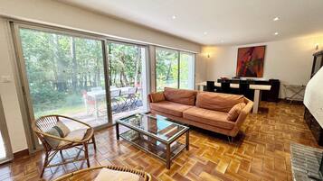 Televisie en een open haard