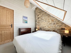 5 habitaciones, tabla de planchar con plancha, cuna de viaje y wifi 