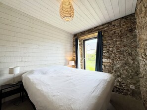 5 habitaciones, tabla de planchar con plancha, cuna de viaje y wifi