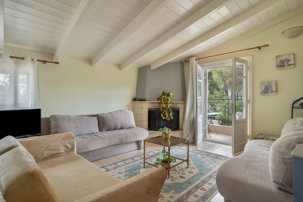 Televisie en een open haard