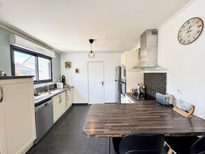 Køleskab, mikrobølgeovn, ovn, kogeplade