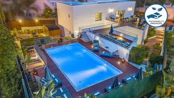Image of Comfort & fun w/ pool & games area