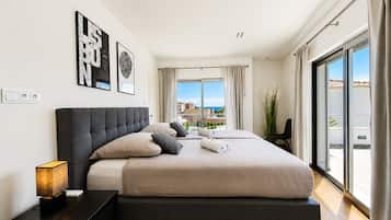 7 bedrooms, in-room safe, iron/ironing board, free WiFi