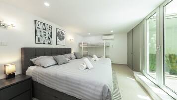 7 bedrooms, in-room safe, iron/ironing board, free WiFi