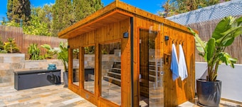 Comfort & fun w/ pool & games area