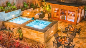 Outdoor dining - Comfort & fun w/ pool & games area (Armação de Pêra)