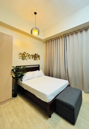 1 bedroom, iron/ironing board, internet, bed sheets