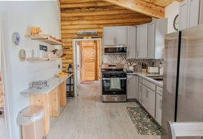 冰箱、微波炉、烤箱、炉灶