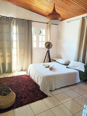 3 bedrooms, iron/ironing board, WiFi, bed sheets