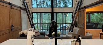 The Retreat at Rockford Bay with Lake Views