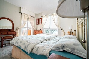 3 bedrooms, iron/ironing board, WiFi, bed sheets - Locrimar, 3 bedroom apartment in Puerto Banus (Marbella)
