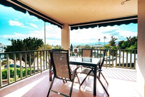 Outdoor dining - Locrimar, 3 bedroom apartment in Puerto Banus (Marbella)