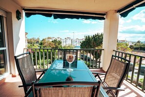 Outdoor dining - Locrimar, 3 bedroom apartment in Puerto Banus (Marbella)