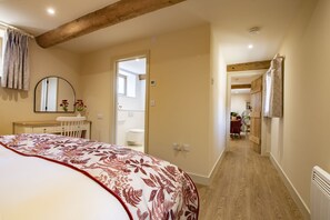 1 chambre, fer et planche à repasser, accès Internet, draps fournis