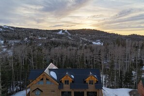 Exterior - 3-level Cabin with Gameroom & Jacuzzi (Brian Head)