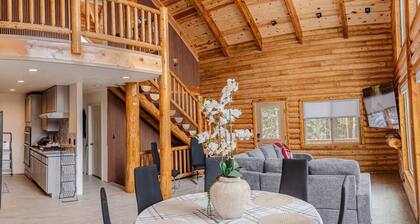 3-level Cabin with Gameroom & Jacuzzi