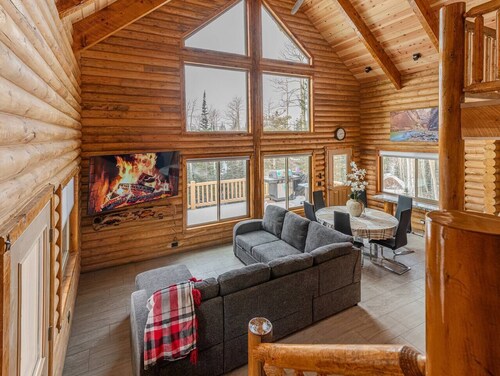 3-level Cabin with Gameroom & Jacuzzi