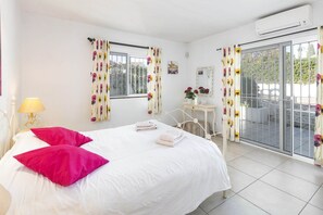4 Schlafzimmer, Bügeleisen/Bügelbrett
