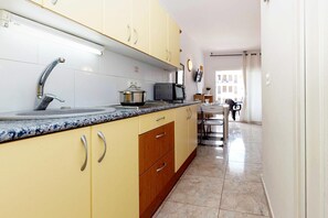 Fridge, microwave, oven, coffee/tea maker