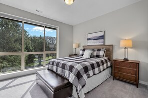 3 bedrooms, in-room safe, desk, iron/ironing board