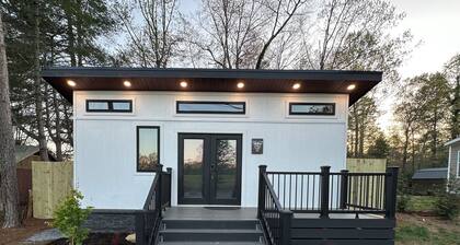 Layla Haus – Marion Tiny Home Fenced Yard Fire Pit