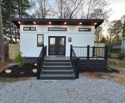 Layla Haus – Marion Tiny Home Fenced Yard Fire Pit