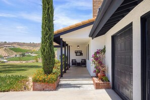 Exterior detail - Sip Back Relax Temecula: Pool! Views! Wineries! (Temecula)