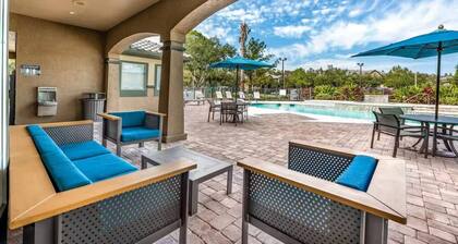 Cozy Gem in Tampa w/ all Amenities, Pool, Hot Tub, Gym, Tennis Court!