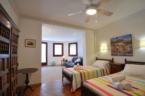 3 bedrooms, iron/ironing board, WiFi, bed sheets