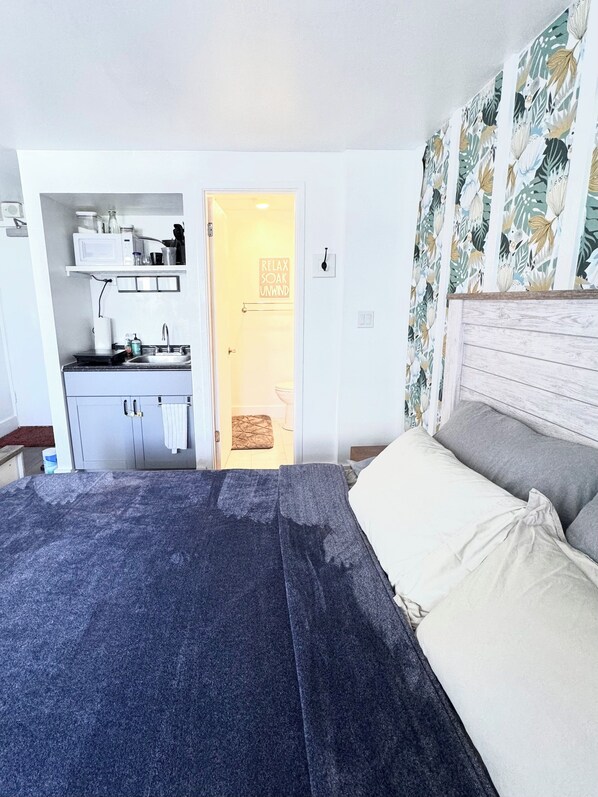 1 habitación, tabla de planchar con plancha, wifi gratis y ropa de cama