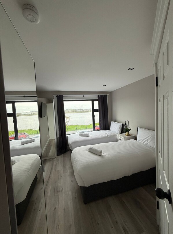 4 bedrooms, iron/ironing board, WiFi, bed sheets