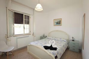 2 bedrooms, WiFi, bed sheets - Felloniche Apartment Sea View, Castrignano del Capo, Italy (Castrignano del Capo)