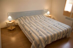 3 bedrooms, iron/ironing board, free WiFi