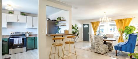 Fridge, microwave, stovetop, dishwasher