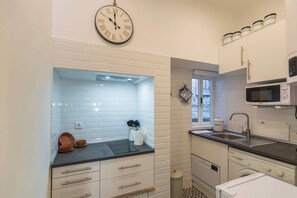 Microwave, dishwasher