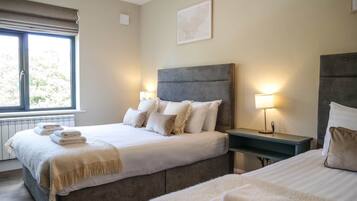 2 bedrooms, travel cot, WiFi