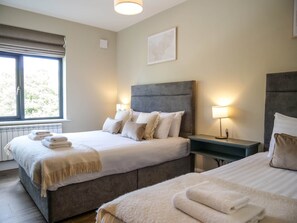 2 bedrooms, travel cot, WiFi