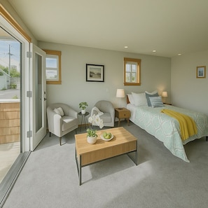 2 bedrooms, desk, laptop workspace, iron/ironing board - West Queen Anne Townhome (Seattle)