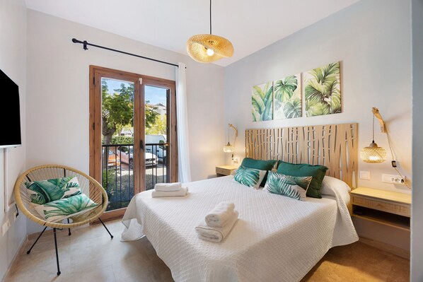 2 bedrooms, iron/ironing board, free WiFi, bed sheets - Apartment 'Brisa De La Barrosa 1' with Shared Pool, Private Terrace and Air Conditioning. (Chiclana de la Frontera)