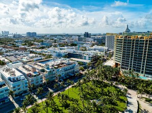 Exterior - Penthouse with Private Rooftop (Miami Beach)