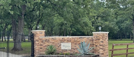 A stone wall with a sign reading "Wagonade" and a metal gate.